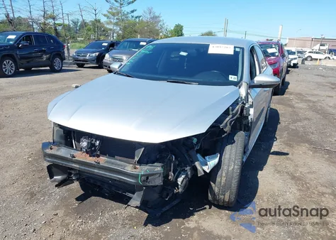 2017 Volkswagen Passat 1.8T R-Line z USA, uszkodzony, nr VIN 1VWDT7A34HC045895